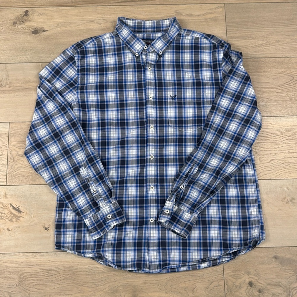 American Eagle Men’s Button Up Plaid Long Sleeve shirt White and Blue
